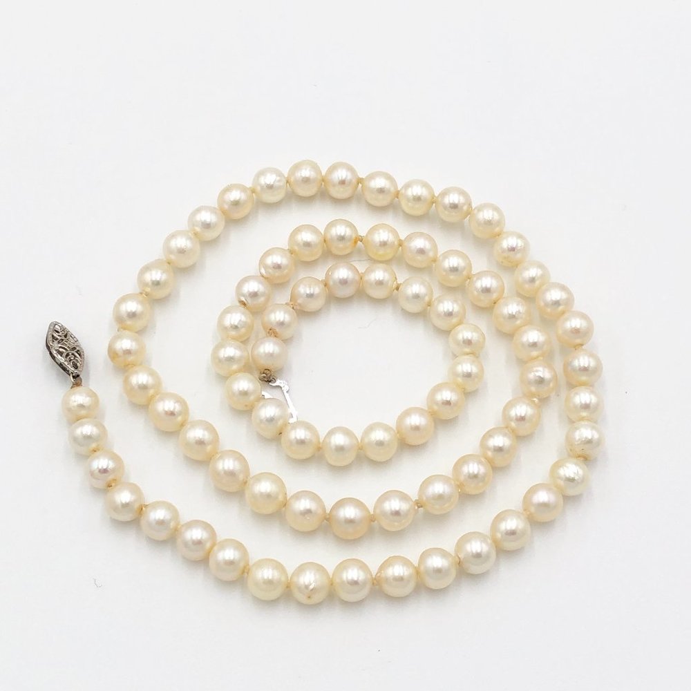 24” Cultured White Pearl Necklace